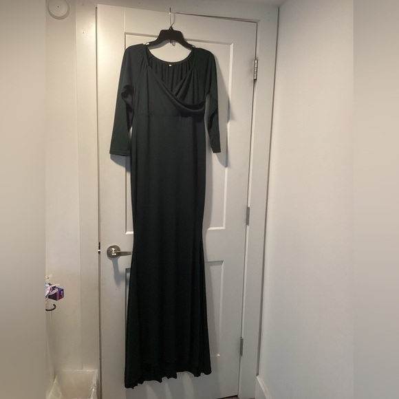 WOMEN'S Off Shoulder Maternity Dress size medium - Picture 3 of 7